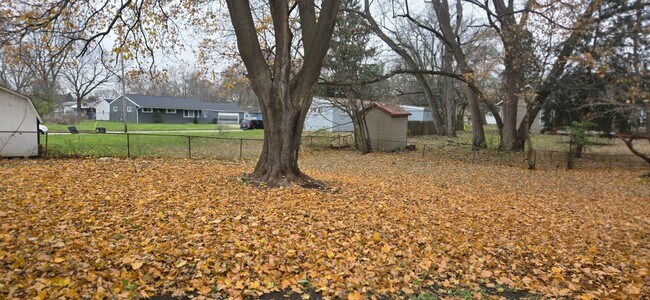 Building Photo - Charming 3-Bedroom Property in Prime Location ( SECTION 8 VOUCHER ACCEPTED )