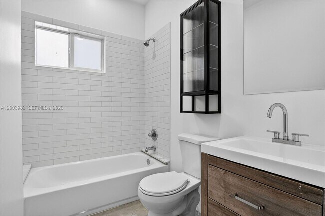 Building Photo - 655 NW 24th Ave