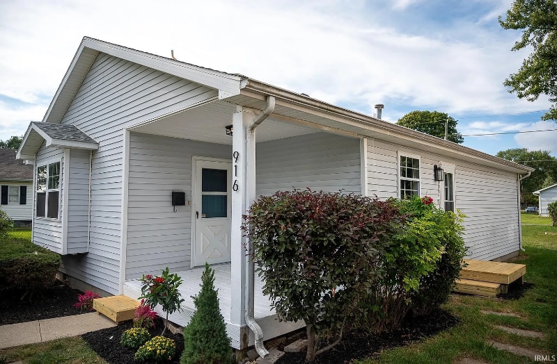 Building Photo - 916 E Dixon St