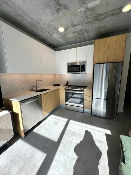 Building Photo - 370 NW 33rd St
