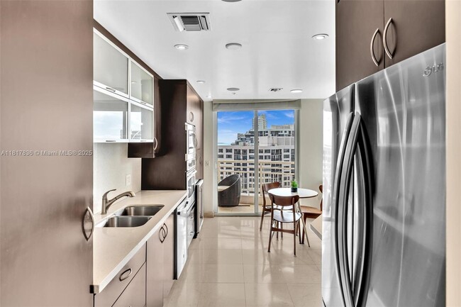 Building Photo - 848 Brickell Key Dr