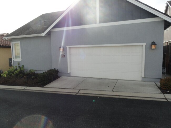 Building Photo - Great Home in East Garrison