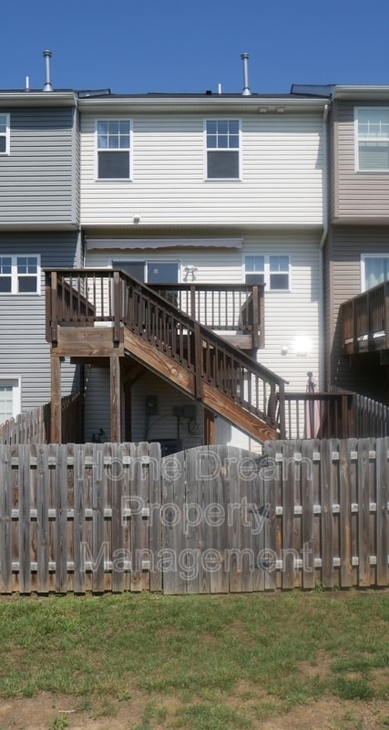 Building Photo - 2517 Drake Ln