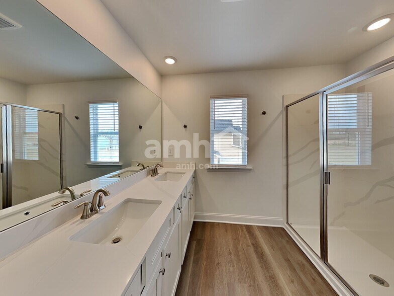 Building Photo - 116 Punderson Dr