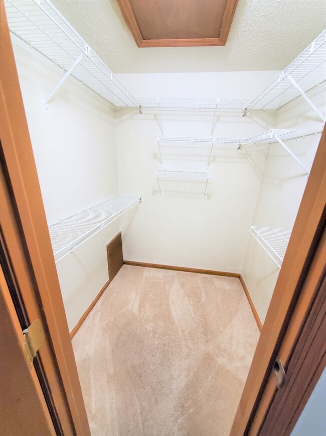 Building Photo - 6423 Plankton Dr