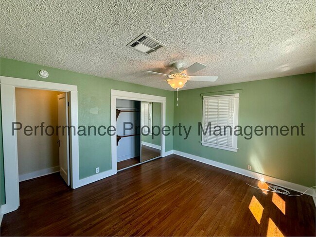 Building Photo - Gorgeous 3 Bed/2 Bath Taft Home w/ Finished Basement, 3 Car Garage & $0 Deposit Option