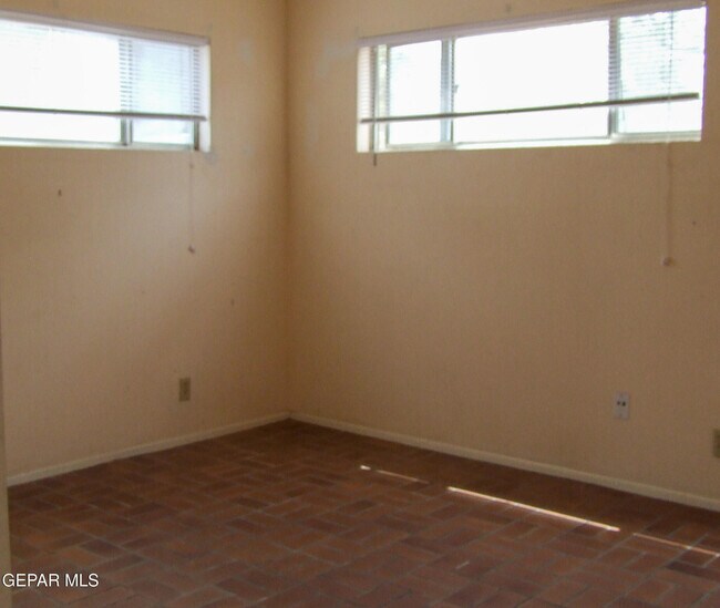 Building Photo - 412 E Baltimore Dr