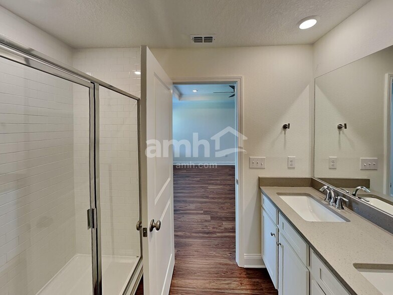 Building Photo - 237 Onate Cir