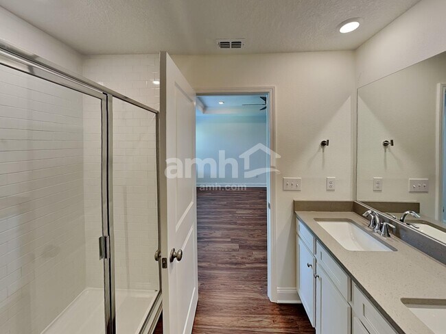 Building Photo - 237 Onate Cir