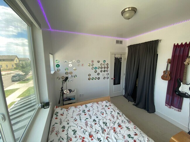 Building Photo - Gorgeous 4B/3.5B North Boulder - Available...