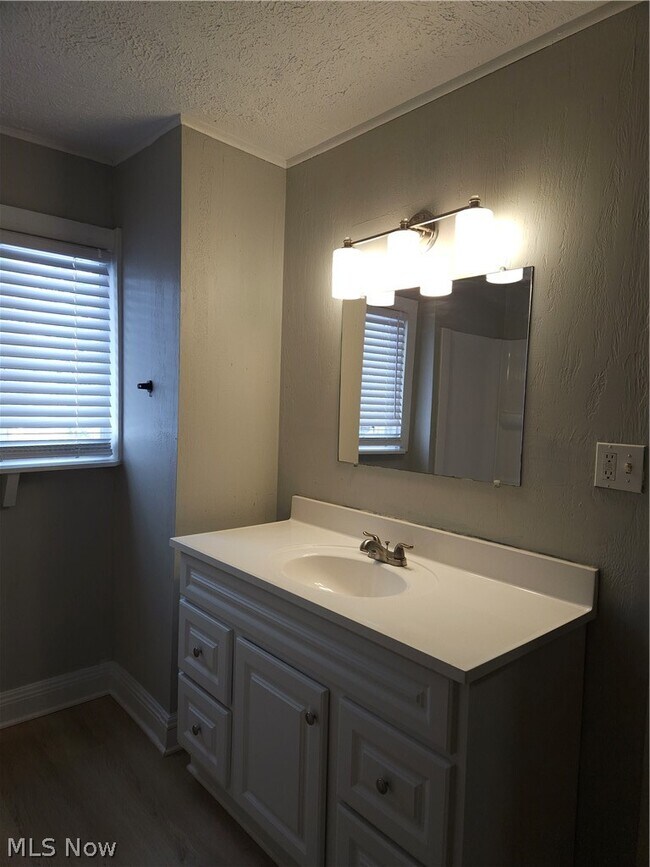 Building Photo - 80 E Ido Ave