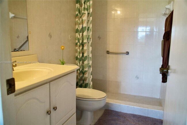 Building Photo - 9820 S Hollybrook Lake Dr