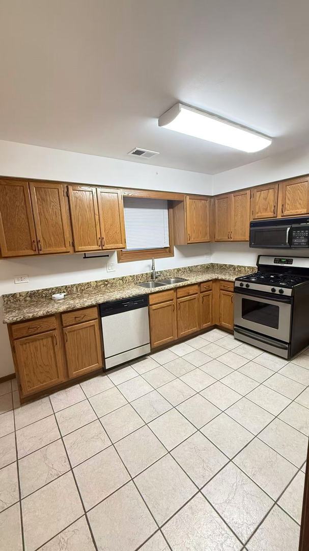 Building Photo - 455 W 37th St