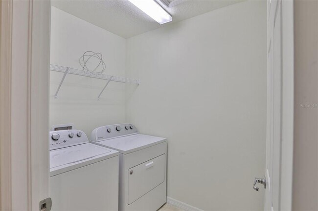 Building Photo - 9162 Hillcroft Dr