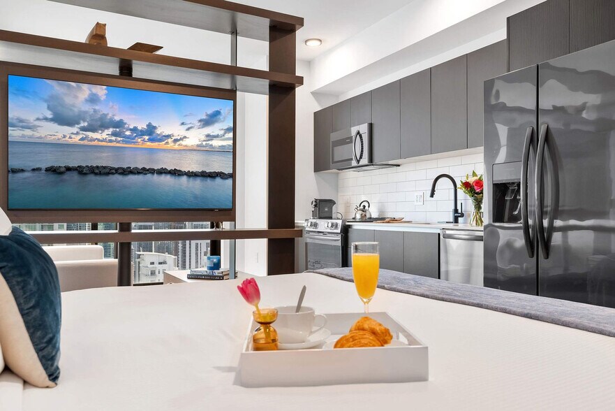 Building Photo - 398 NE 5th St