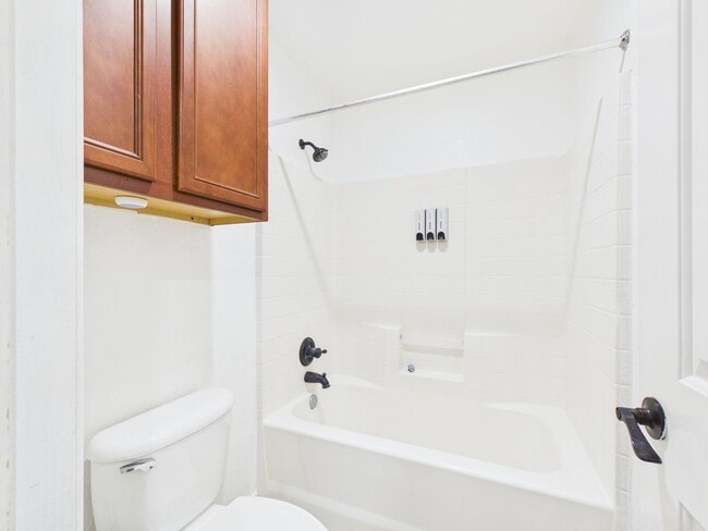 Building Photo - 4 bedroom in City View!