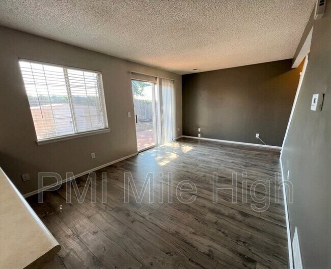 Building Photo - Lease Pending: 12512 Forest Dr