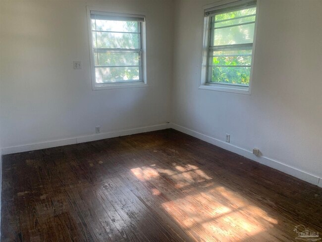 Building Photo - 3204 E Gonzalez St