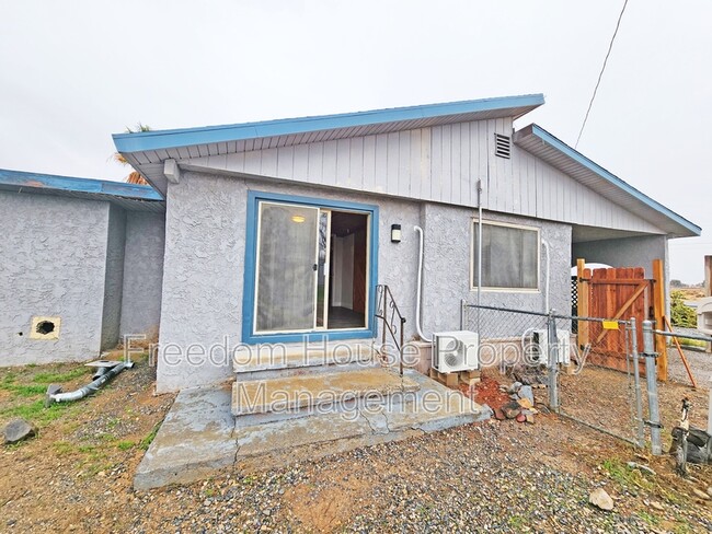 Building Photo - 2220 W Bell Vista Ave