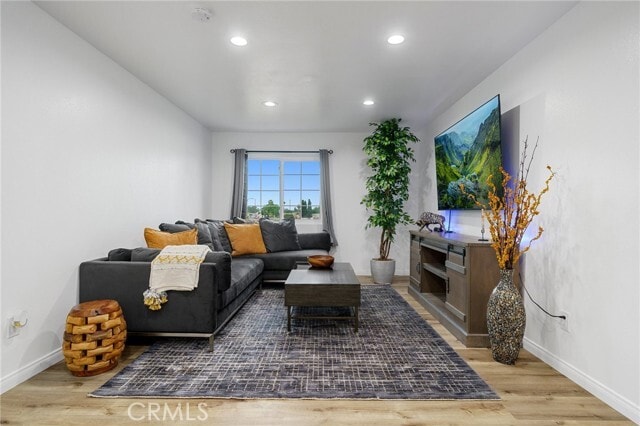 Building Photo - 329 E Lanzit Ave