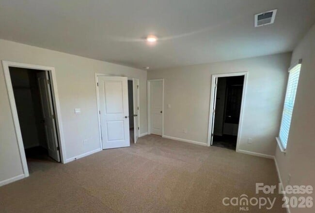 Building Photo - 1924 Vanderlyn St