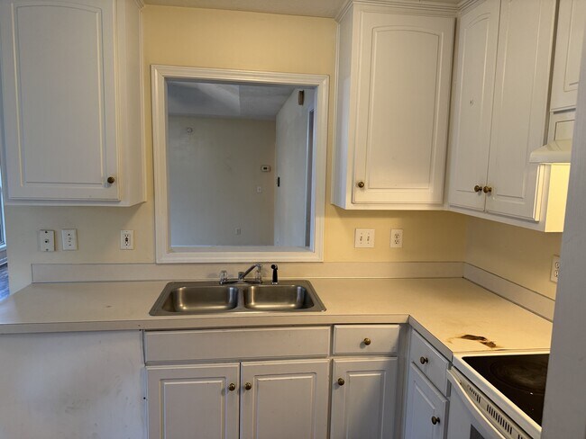 Building Photo - 2724 Garden Brook Ct