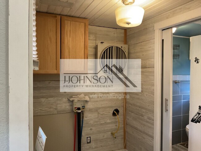 Building Photo - 1143 Wall St