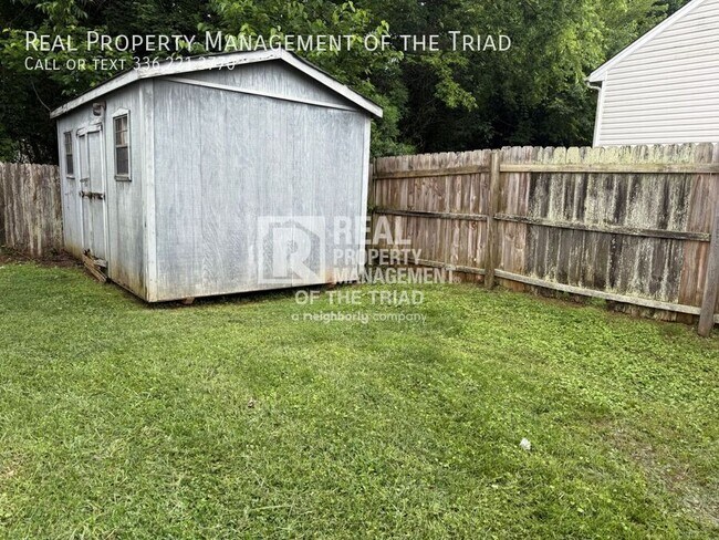 Building Photo - 8 Franklinwood Dr