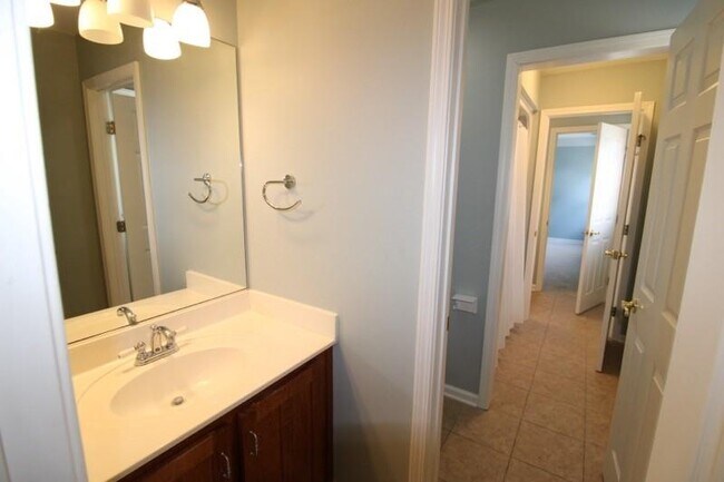 Building Photo - 183 W Commons Dr