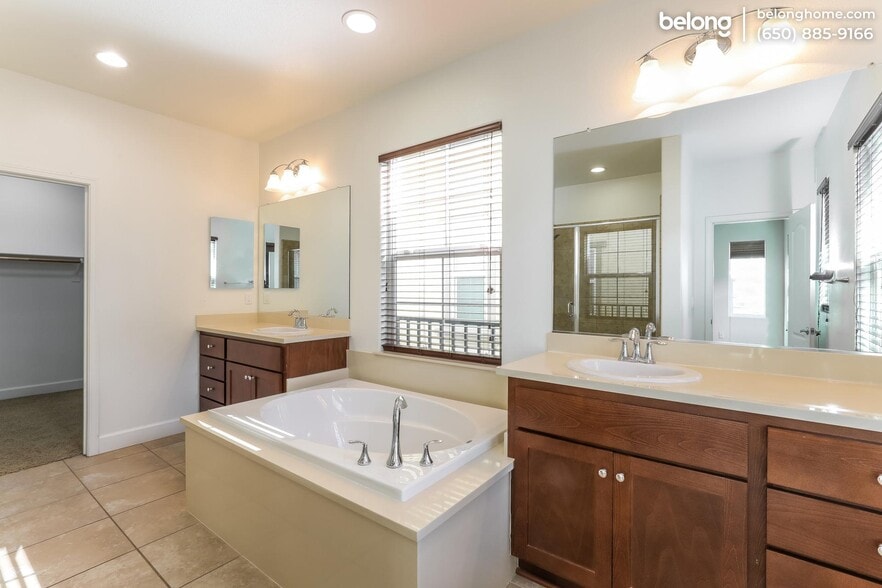 Building Photo - 1591 Sylvia St