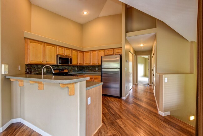 Building Photo - Beautiful 3 Bed, 2 Bath Condo on the Hassaympa Golf Course!