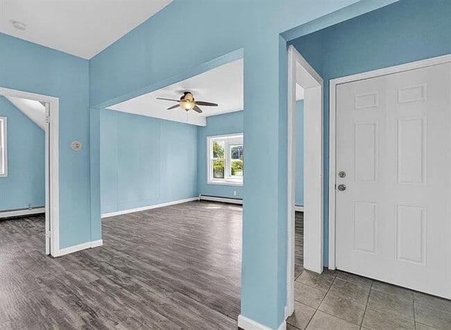 Building Photo - ELEGANT MARTIN HOME