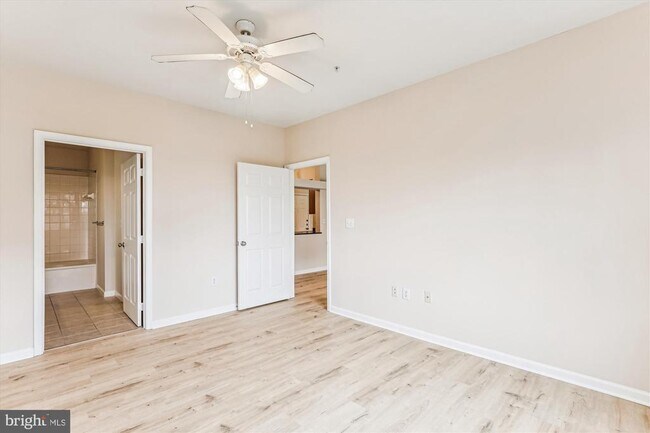 Building Photo - 12941 Centre Park Cir