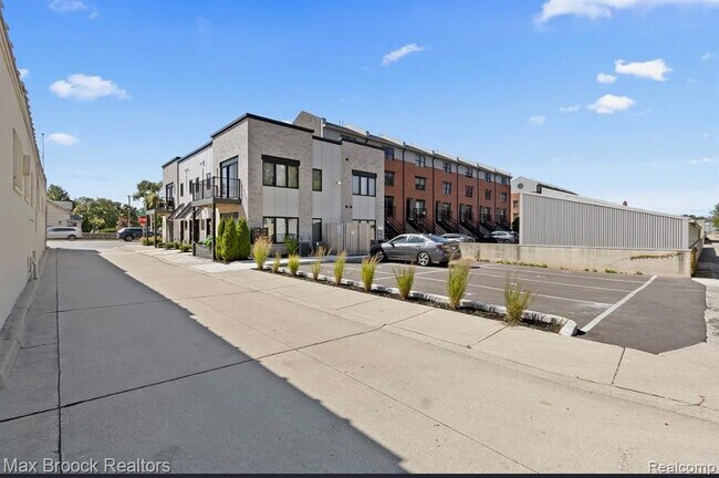 Building Photo - 105 Laurel Ct