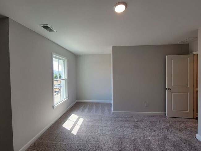 Building Photo - 2130 Cosette Ln