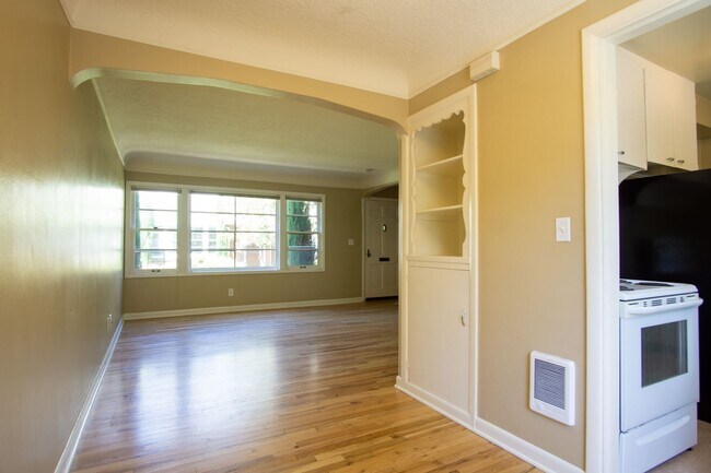 Building Photo - In the Heart of NW-Mid-Century 2Bdr Lives ...