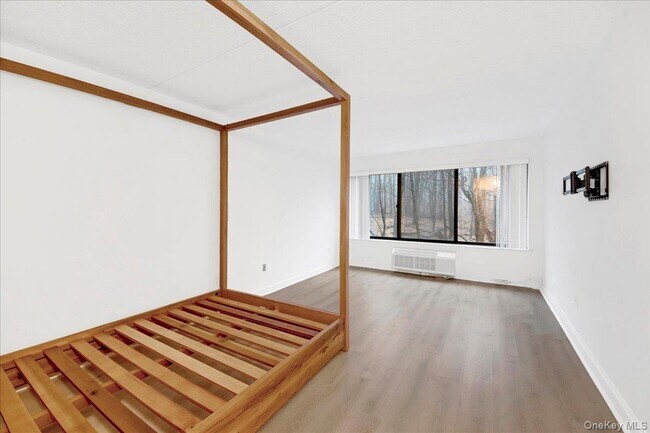 Building Photo - 500 High Point Dr