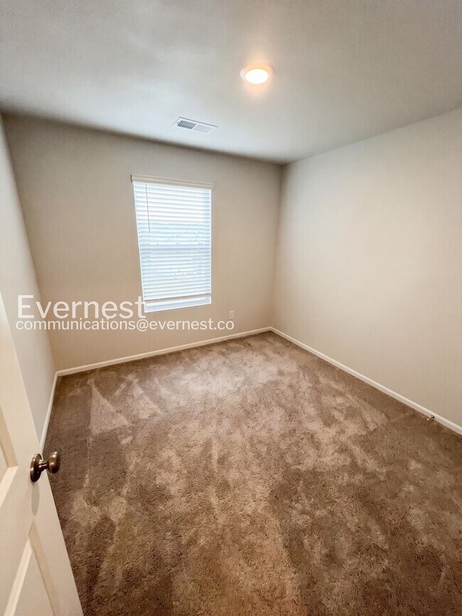 Building Photo - Lovely 3-Bedroom Home with Great Spaces / Pet-Friendly / Available Now!