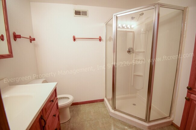 Building Photo - 2929 Ross Dr