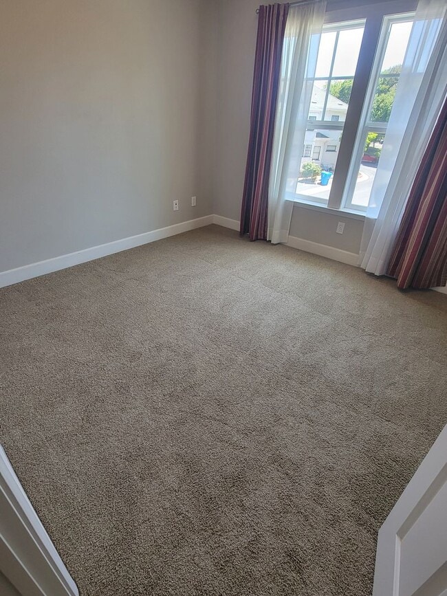 Building Photo - Charming Midtown Petaluma  – 3 Bed, 2.5 Bath