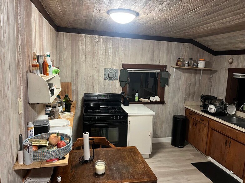 Building Photo - 315 Cypress Ave