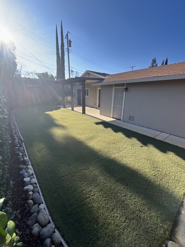 Building Photo - 5535 Skyridge Dr