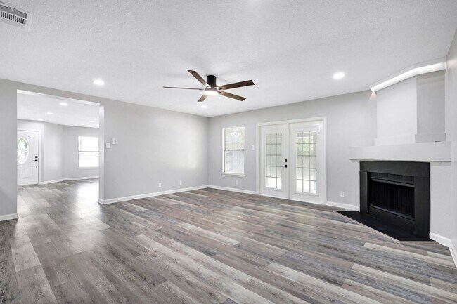Building Photo - ***APPLICATION CURRENTLY UNDER REVIEW***Co...