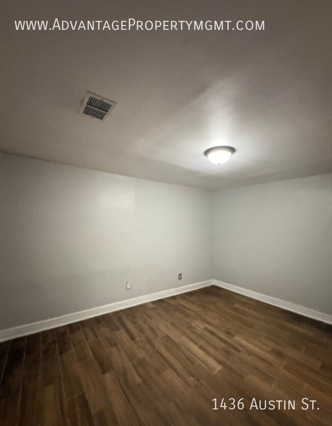 Building Photo - 1436 Austin St