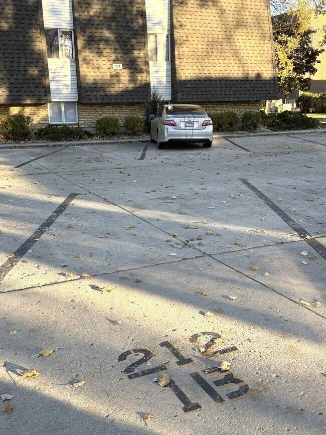 Building Photo - 212 Madison St