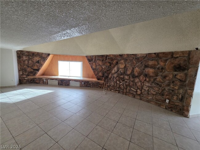 Building Photo - 1427 San Felipe Dr