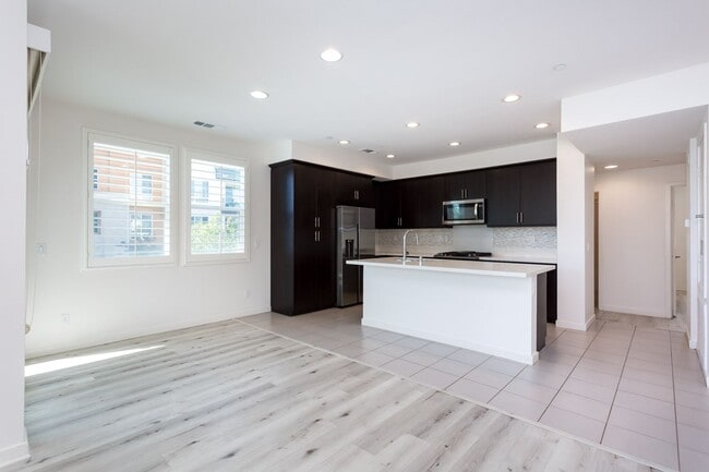 Building Photo - Beautiful Townhome at Millenia in Otay Ranch!