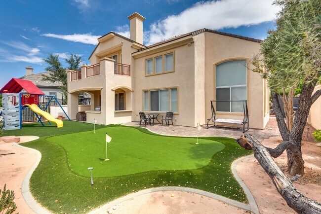 Building Photo - Luxurious, Entertainers Dream 4 Bedroom Home
