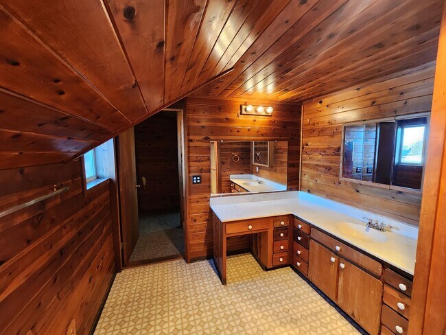 Building Photo - 122 Brennan St