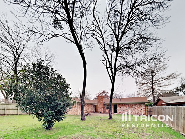 Building Photo - 1702 Tyler Ave